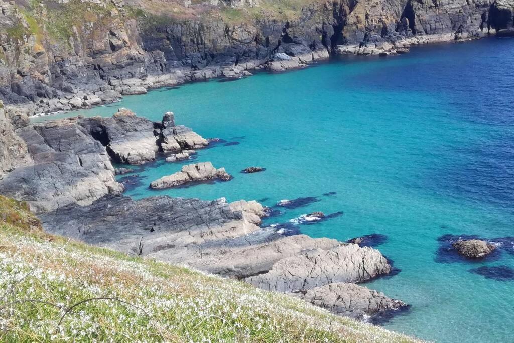 Farm Accommodation - The Lizard Peninsula, Cornwall Helston Εξωτερικό φωτογραφία